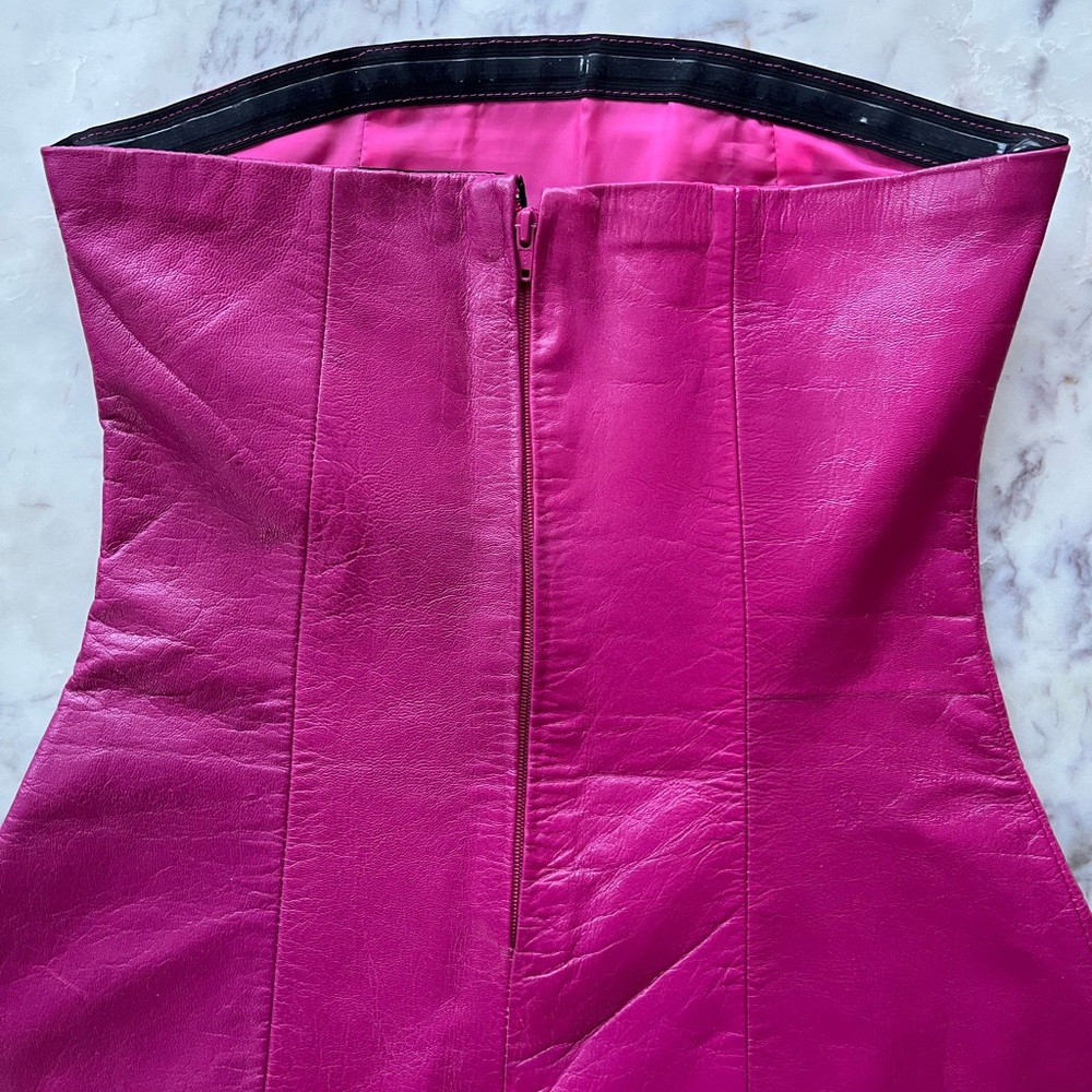 Leather MISCREANTS London CUPID DRESS in Fuchsia Pink - Picture 5 of 14